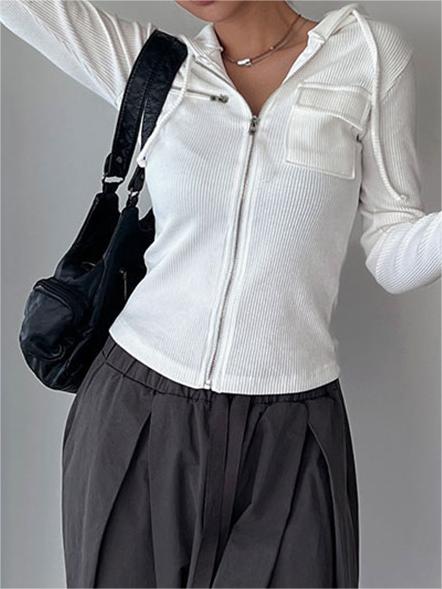 Mozy | Geribde Katoen Stretch Top met Ritssluiting en Capuchon