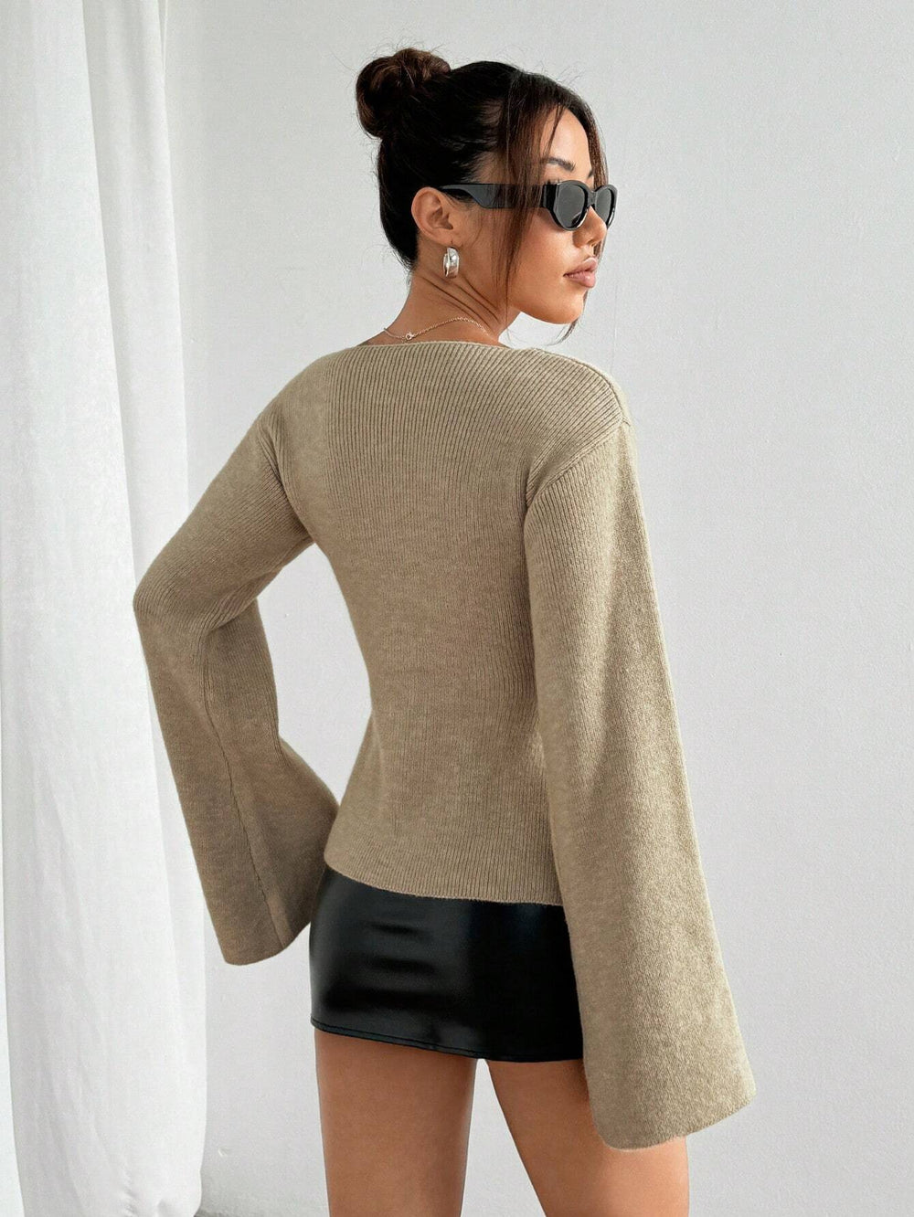 Katie | Gebreid Vest met Asymmetrische Knoopsluiting