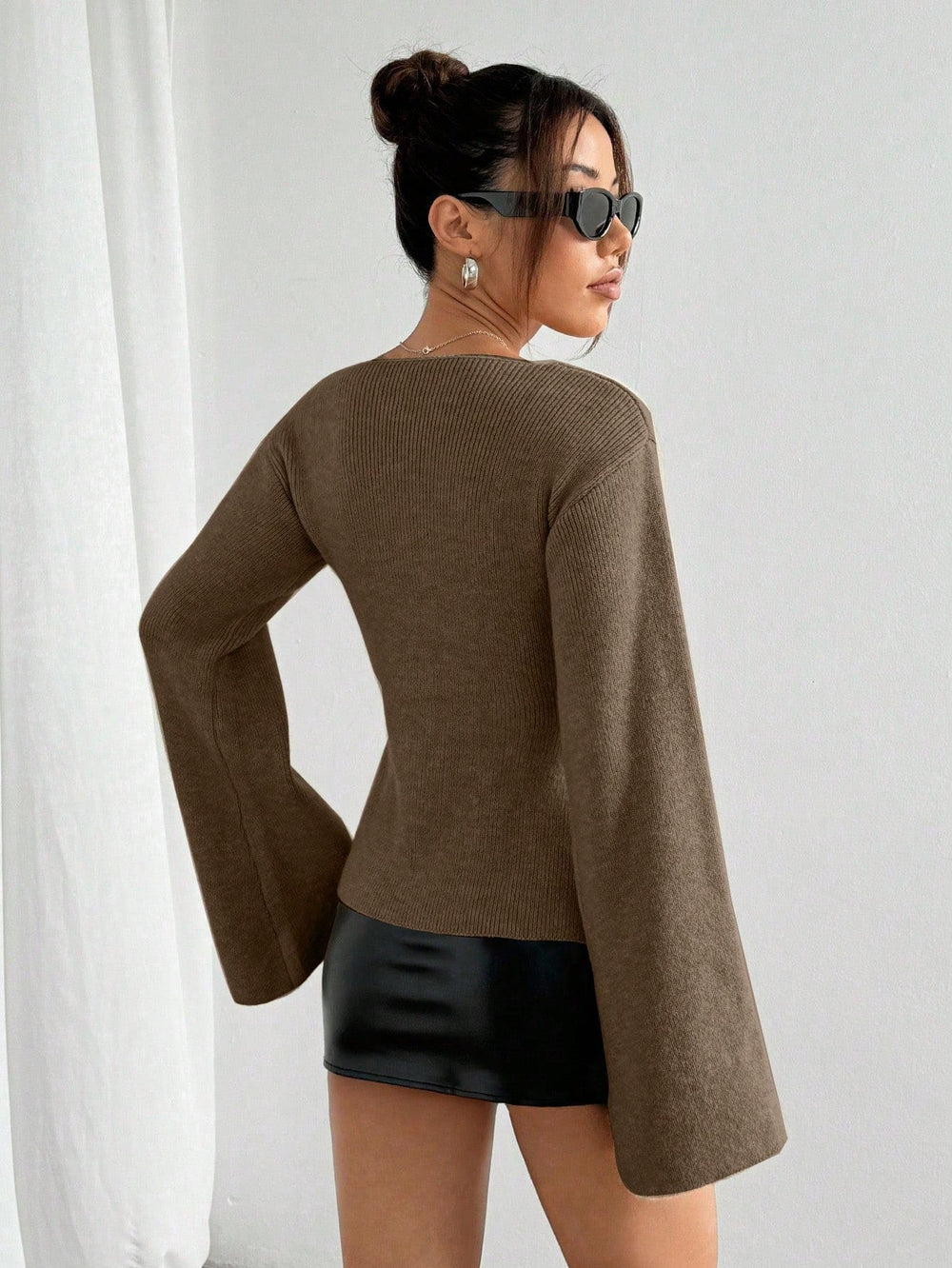 Katie | Gebreid Vest met Asymmetrische Knoopsluiting