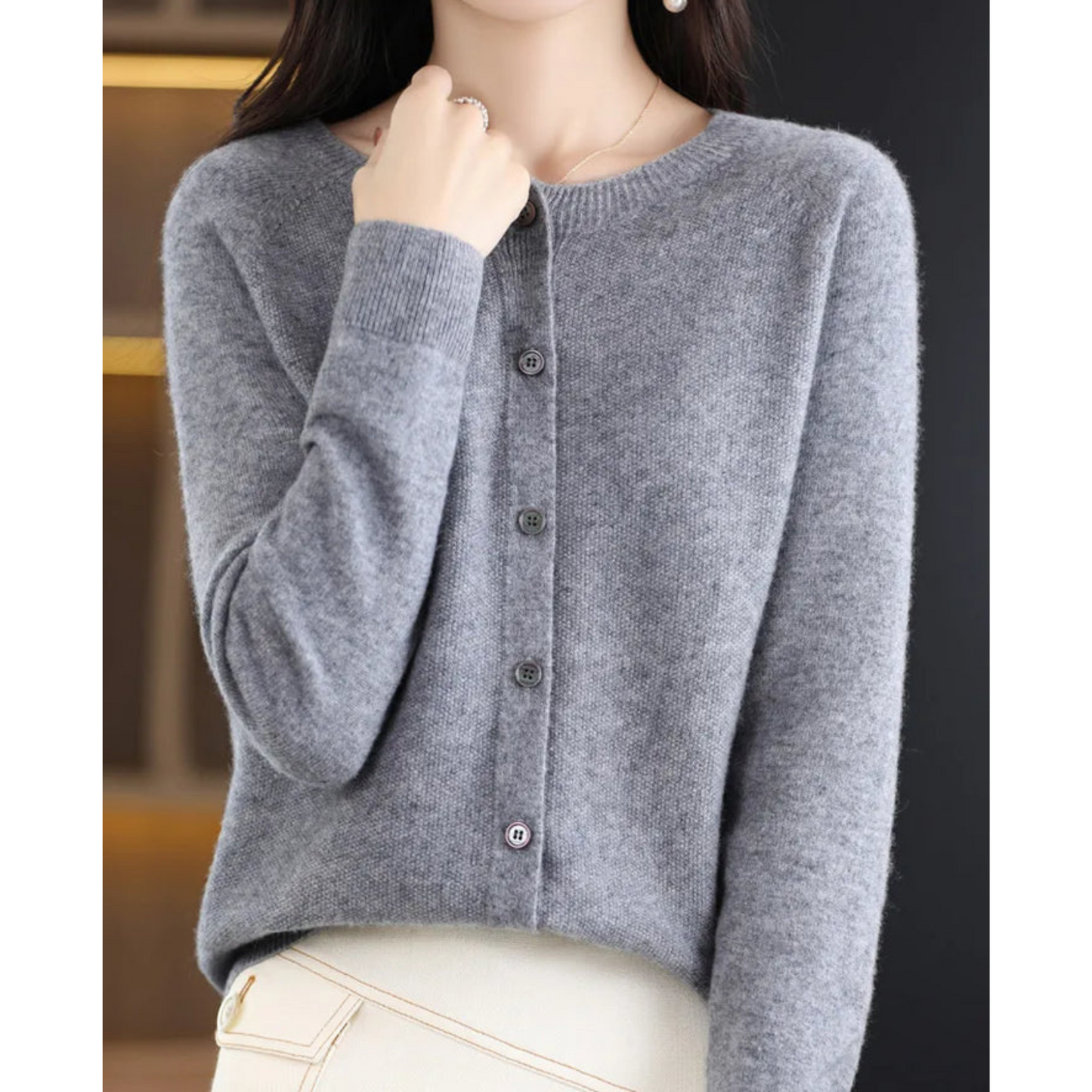 Joana - Marino-Wol Look Trui met Knoopsluiting en V-Hals voor de Herfst