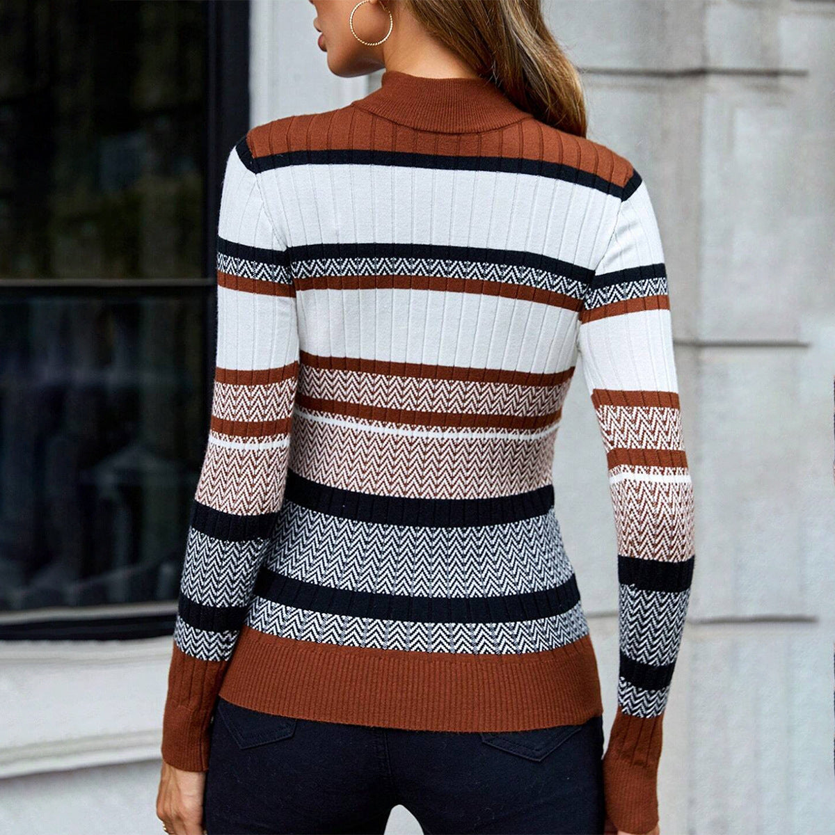 Kyara | Getailleerde Gebreide Pullover met Strepen en Rolkraag