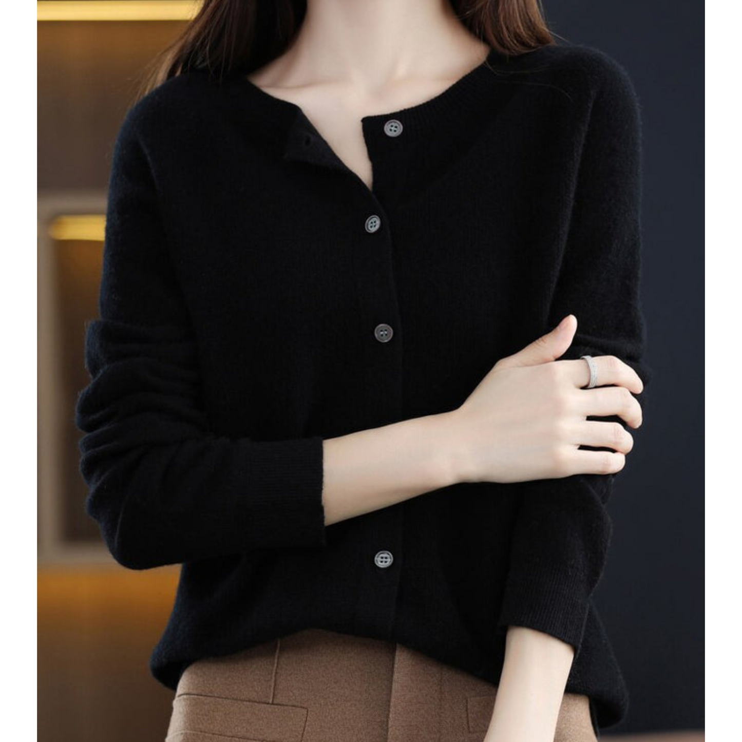 Joana - Marino-Wol Look Trui met Knoopsluiting en V-Hals voor de Herfst