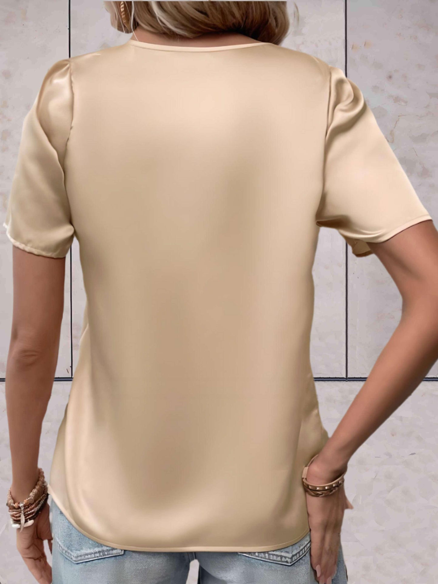 Tarja | Chique Satijnen Top met Asymmetrische Halslijn