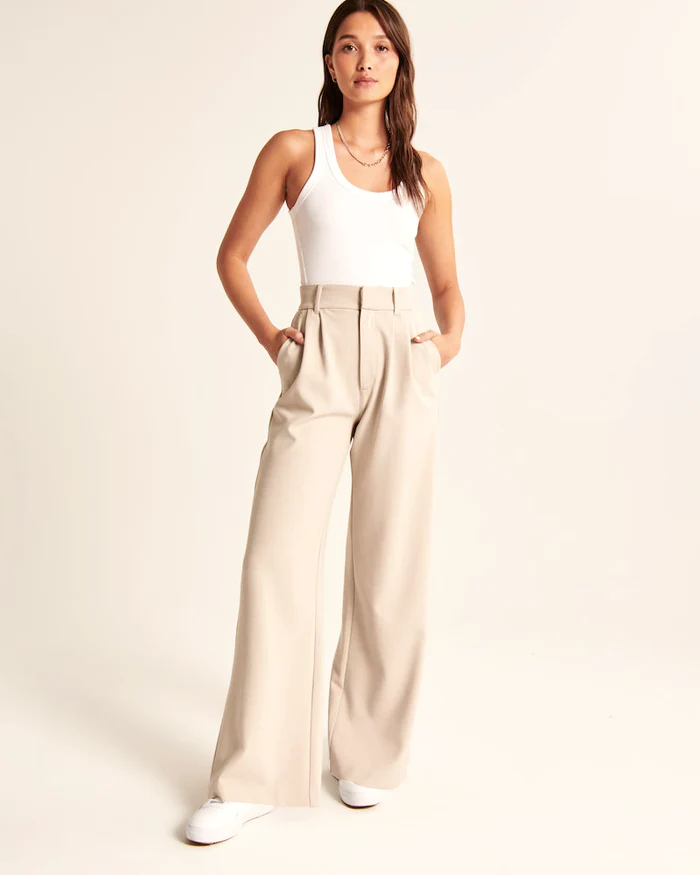 Liana – Getailleerde Broek met Wijde Pijpen in Beige