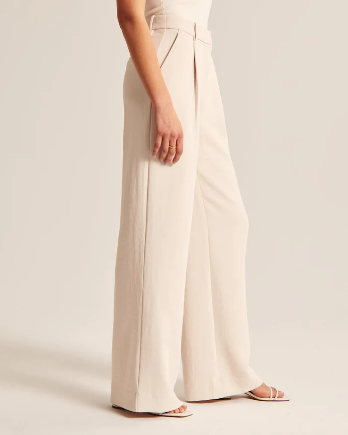 Liana – Getailleerde Broek met Wijde Pijpen in Beige