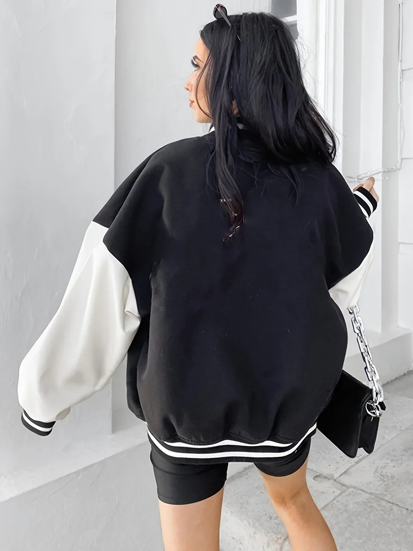 Margot | Dames baseballjack – relaxed fit met ribboorden, drukknopen & collegepatch
