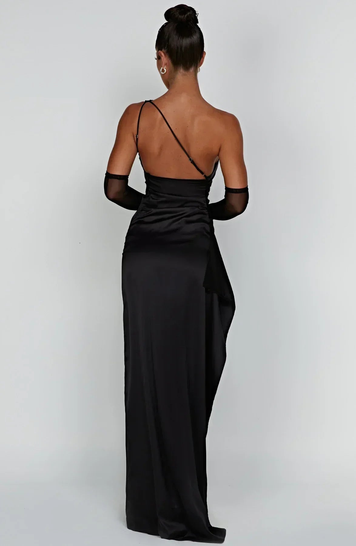 Parker – De Luxe One-Shoulder Satijnen Splitjurk