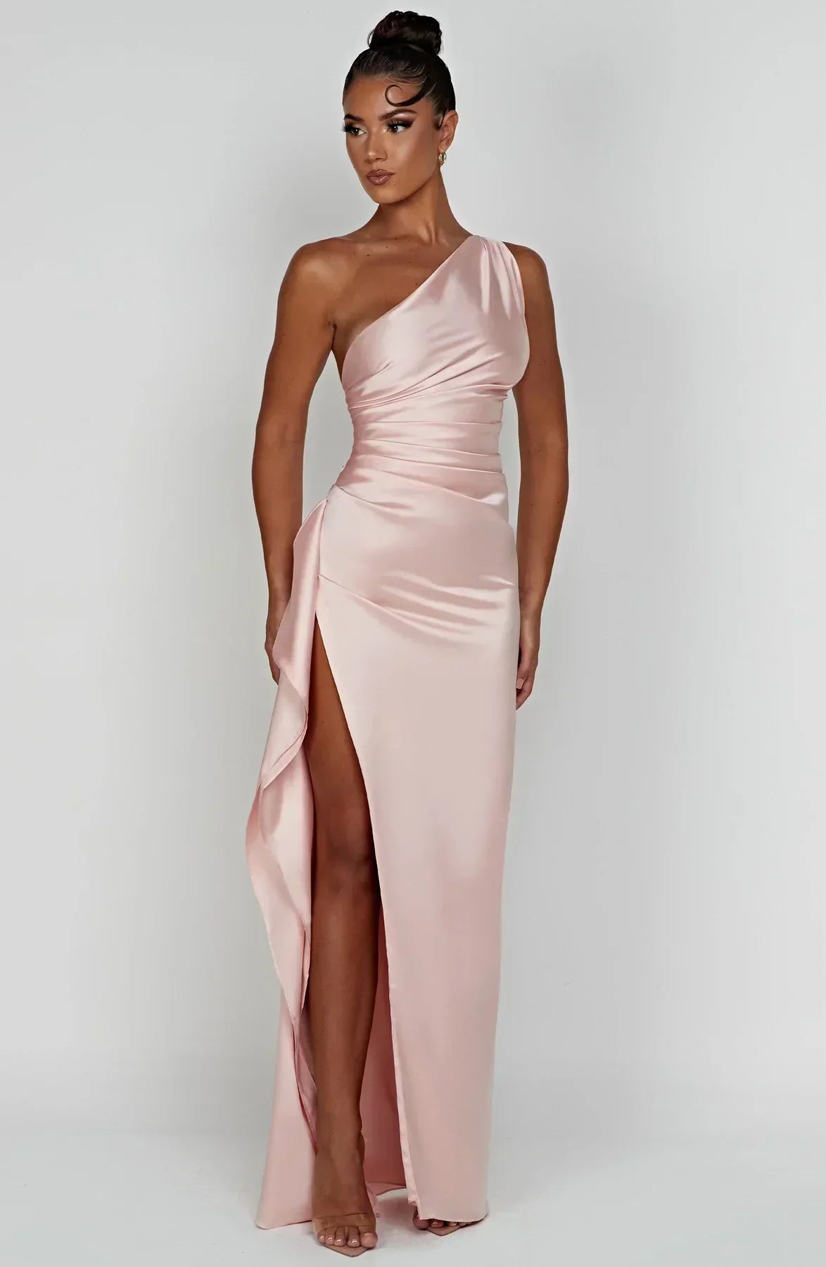 Parker – De Luxe One-Shoulder Satijnen Splitjurk