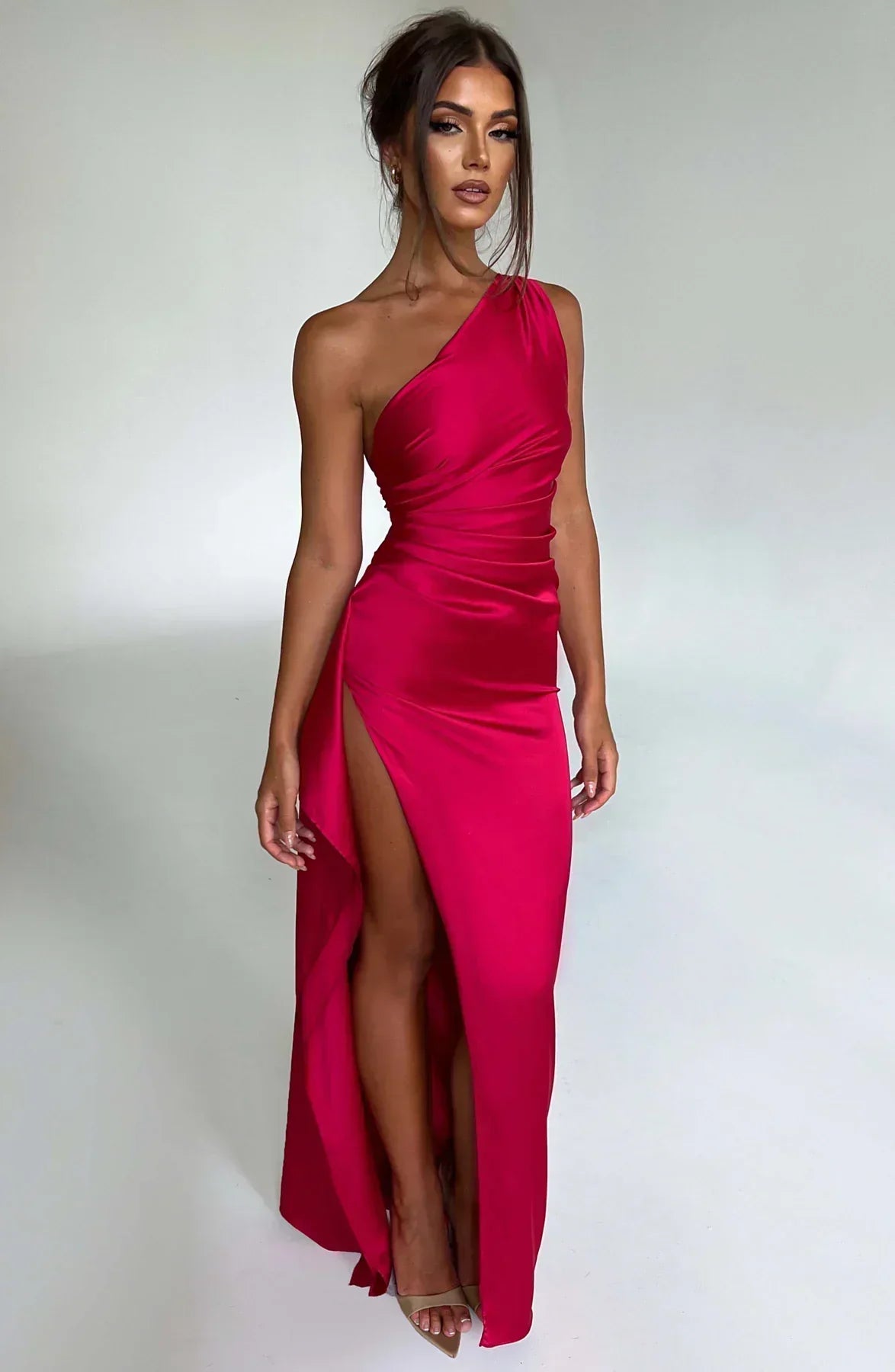 Parker – De Luxe One-Shoulder Satijnen Splitjurk