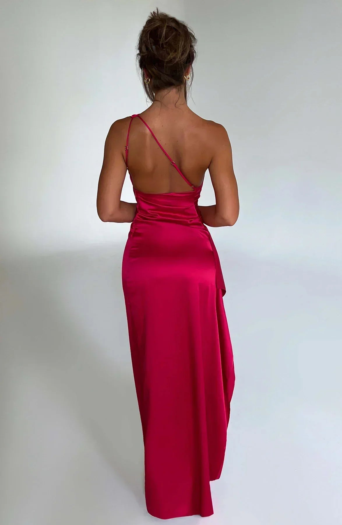 Parker – De Luxe One-Shoulder Satijnen Splitjurk