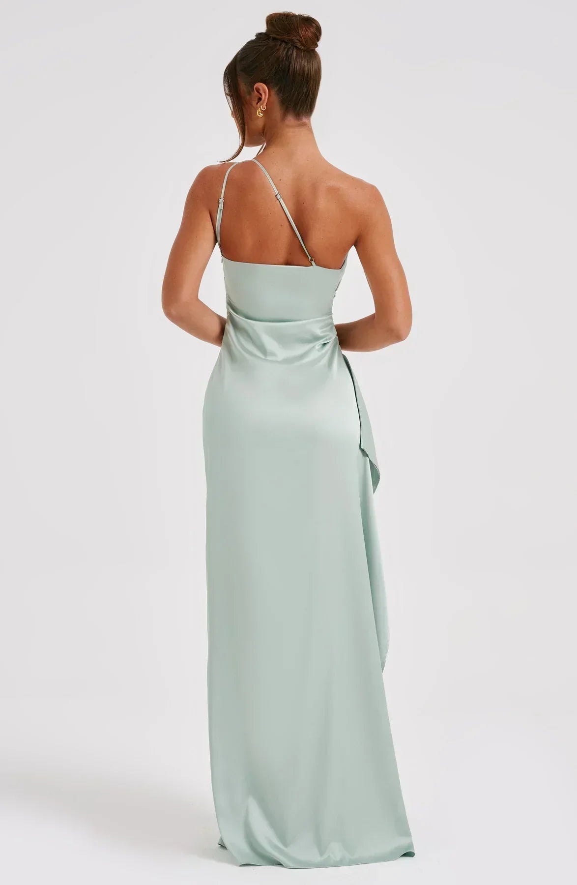 Parker – De Luxe One-Shoulder Satijnen Splitjurk