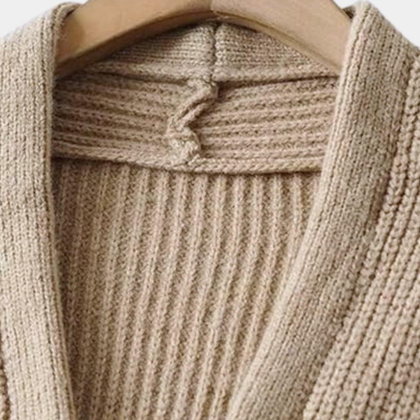 Annemiek | Ribgebreid Vest met Tailleband