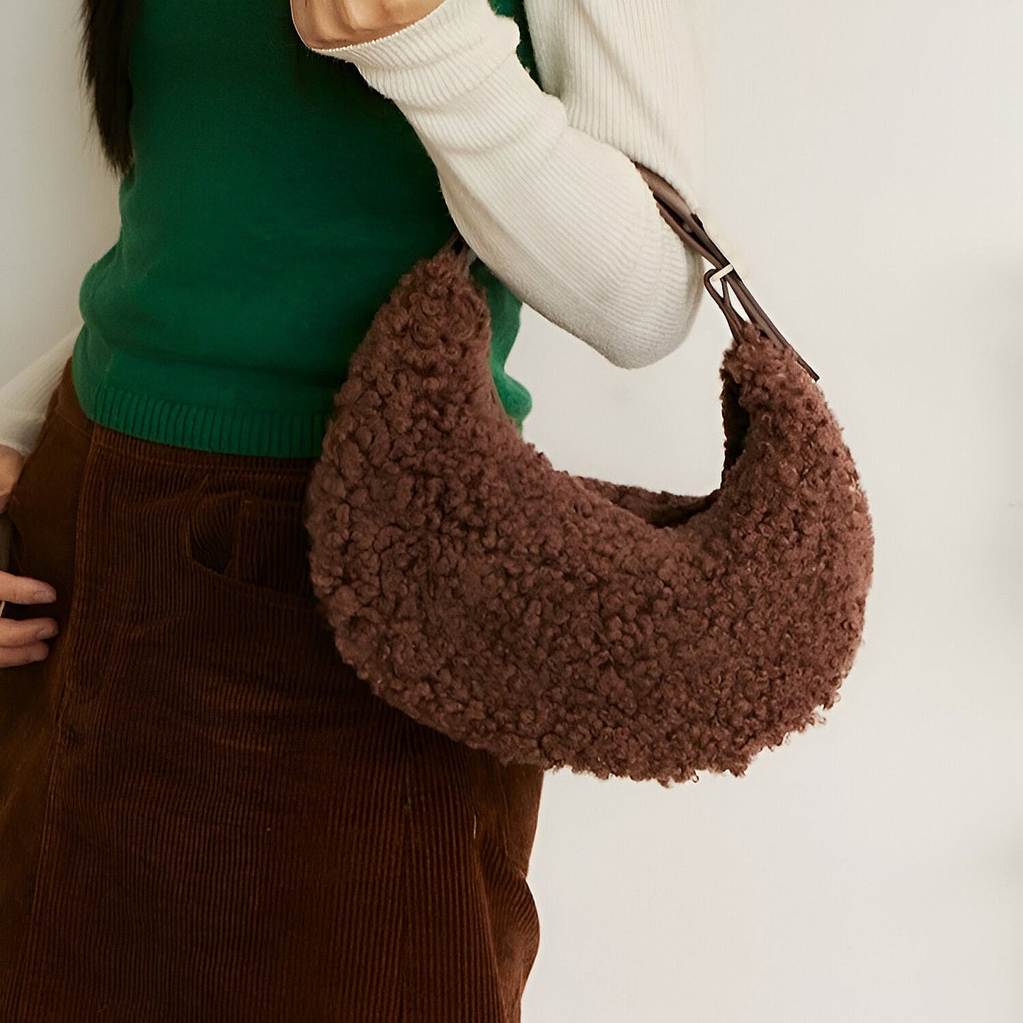 Syl | Half Moon Fluffy Wol Schoudertas
