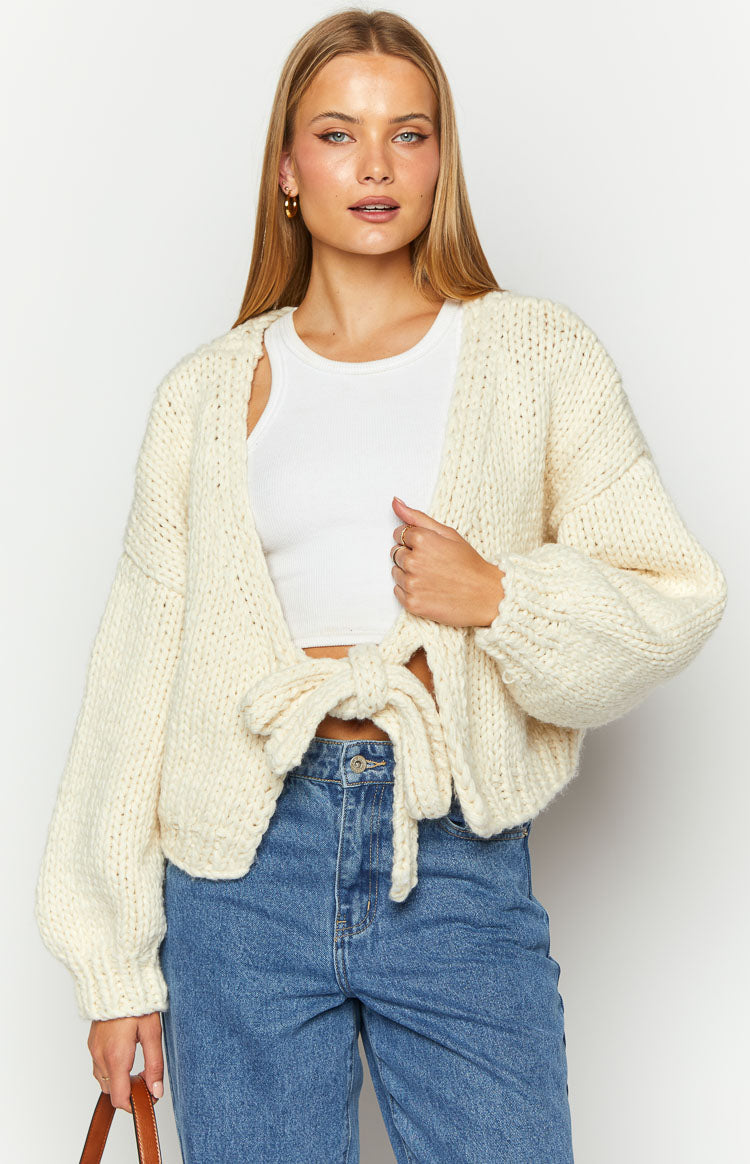 Chayenne | Dames gebreid herfst vest met striksluiting en luxe breisteek
