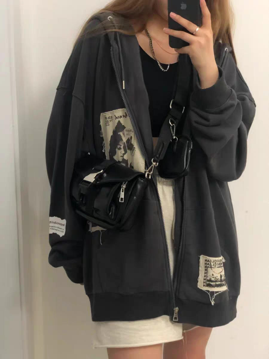 Kami | Losvallende Katoenen Hoodie met Grafische Patches