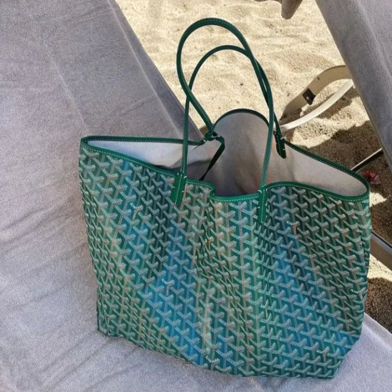 Yvette | Luxe Monogram Canvas Shopper met Ruime Indeling