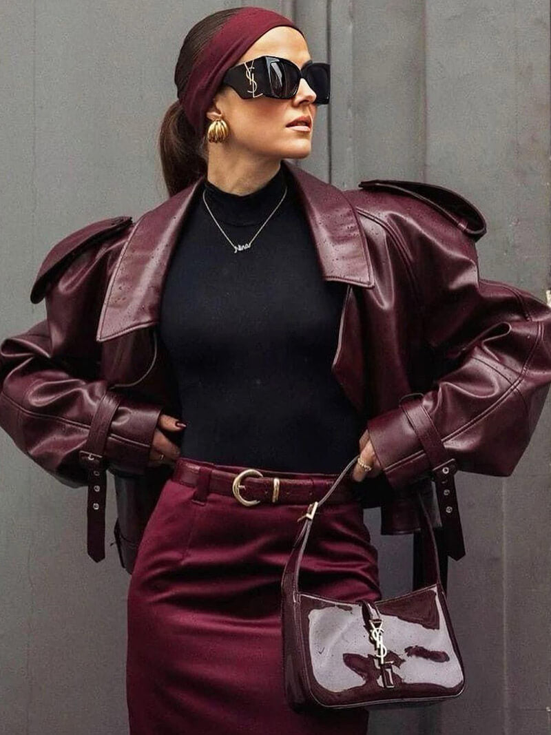 Lucy | Cropped Bikerjas van Bordeaux Kunstleer met Opgestikt Detail