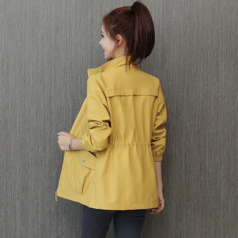 Bente – Elegante Tussenjas met Stijlvolle Details
