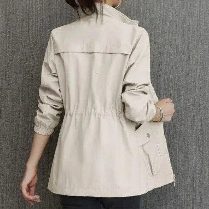 Bente – Elegante Tussenjas met Stijlvolle Details