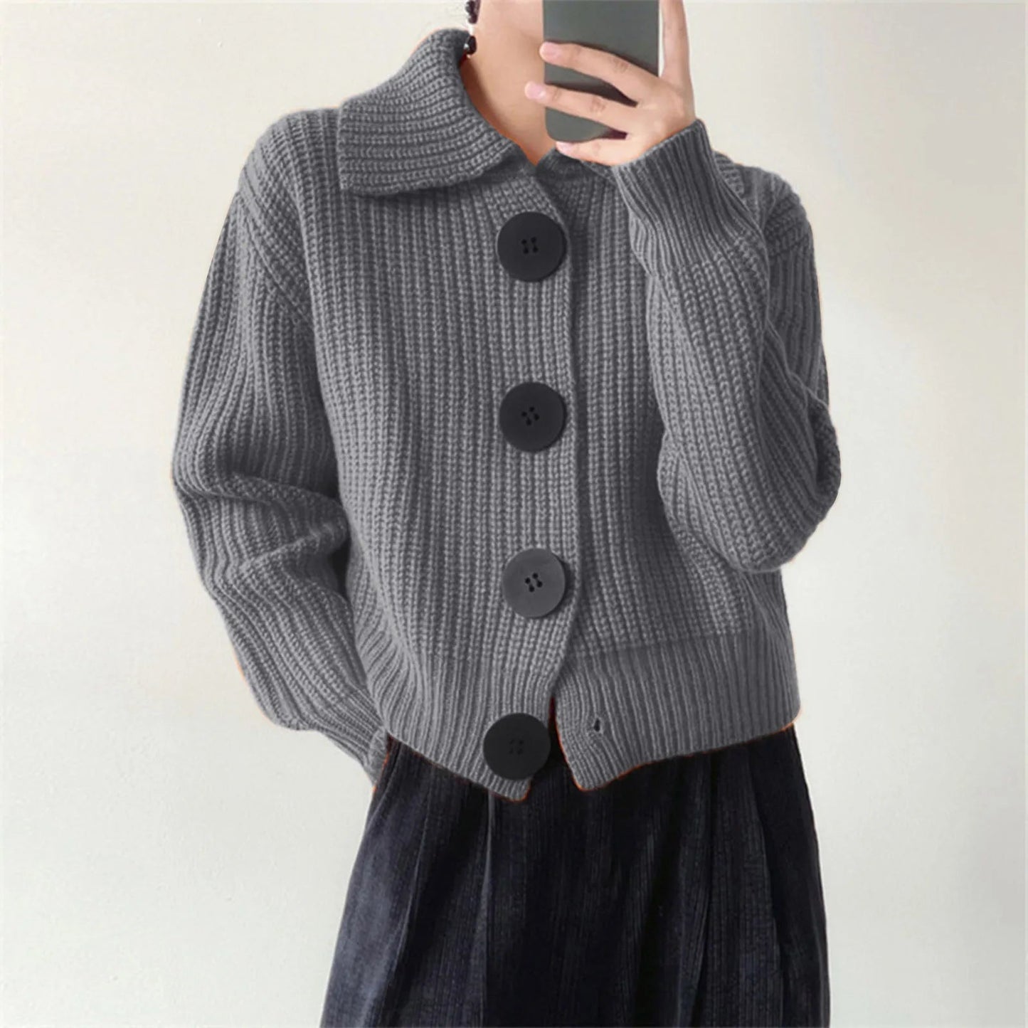 Amelia | Gebreide Cardigan met Statement Knopen