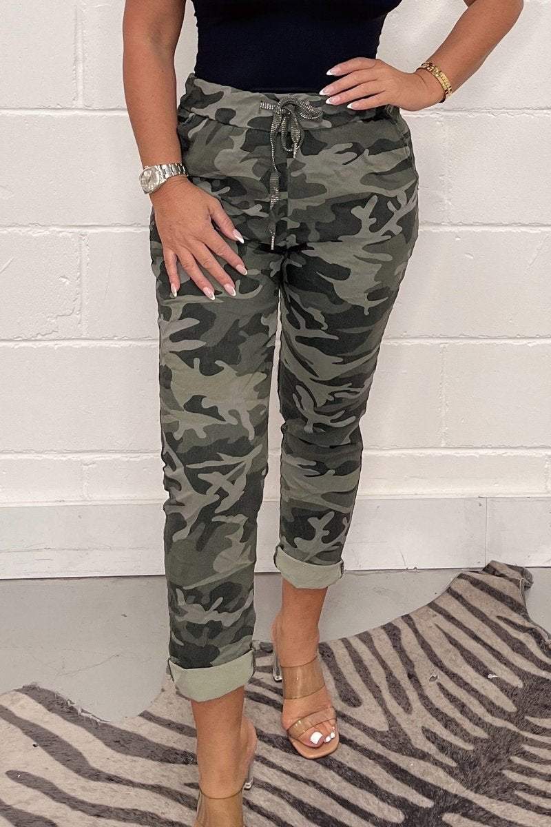 Palina | Stijlvolle legerprint broek dames