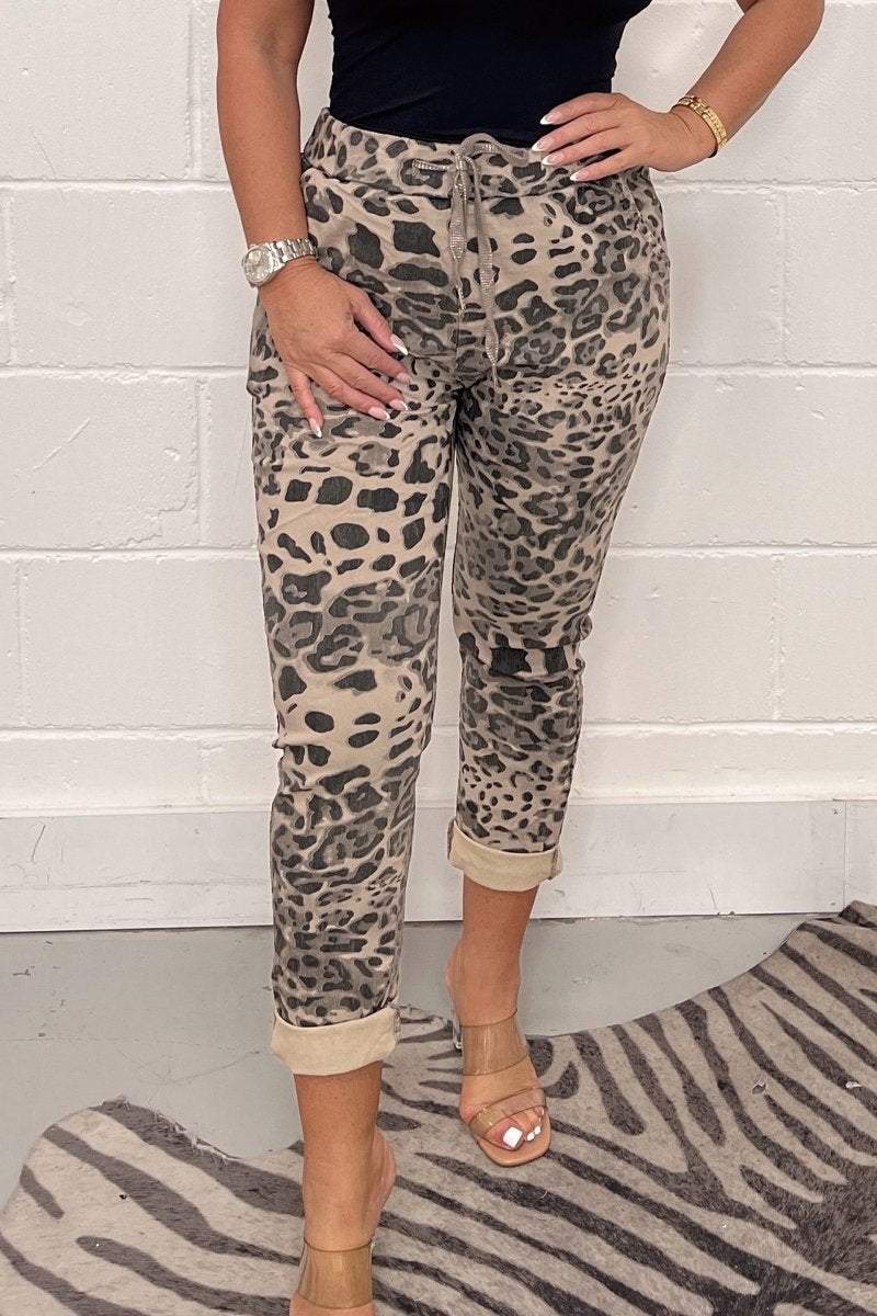 Palina | Stijlvolle legerprint broek dames