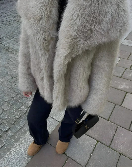 LIEVE | Dames jas van luxe faux fur met relaxed fit