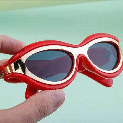 Yoko | Futuristische Ovale Zonnebril met Metaalaccenten