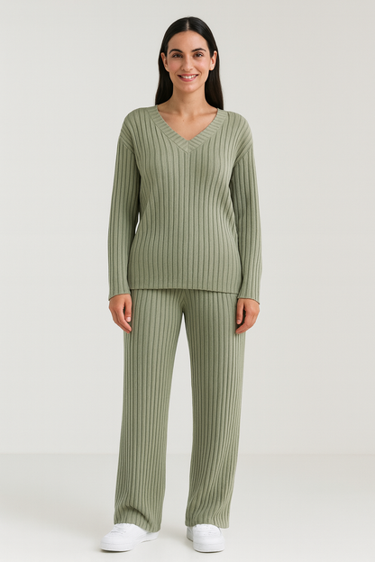 Noelle | Sage Serenity | Gebreide Lounge Set met V-hals Trui & Wijde Pijpen Broek