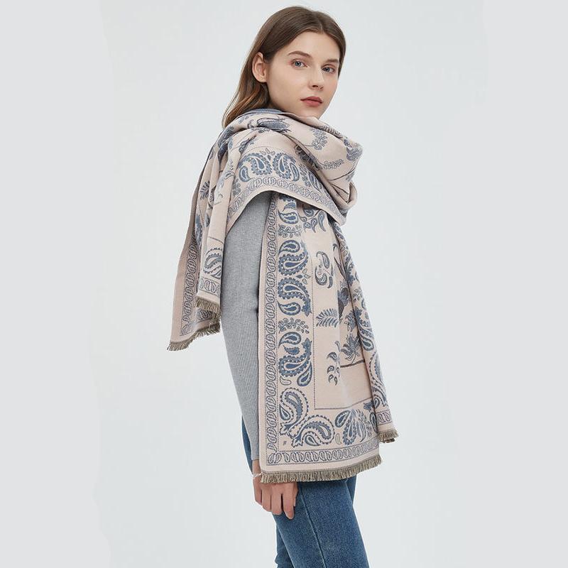 Ivana | Luxe Gebreide Sjaal in Beige en Blauw met Paisley