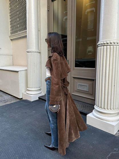 Naeva | Lange Suède Trenchcoat met Riem – Veganistisch Suède