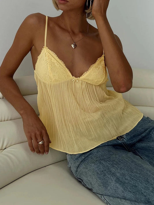 KYARA | Speelse en Elegante Plissé Cami Top