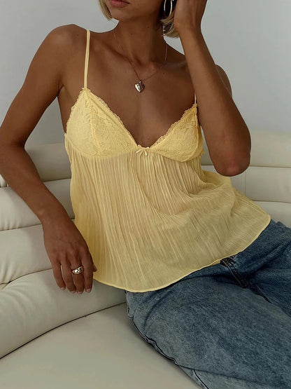 KYARA | Speelse en Elegante Plissé Cami Top