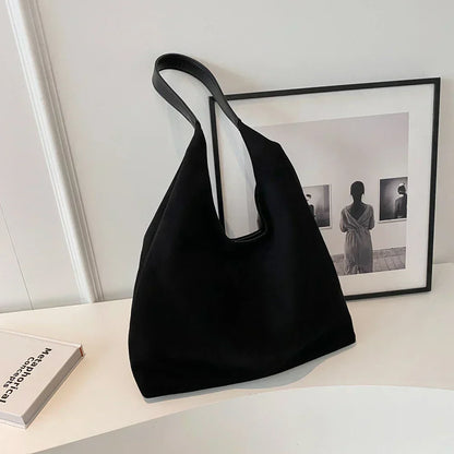 Oakley – De Must-Have Suède Tas van Dit Seizoen