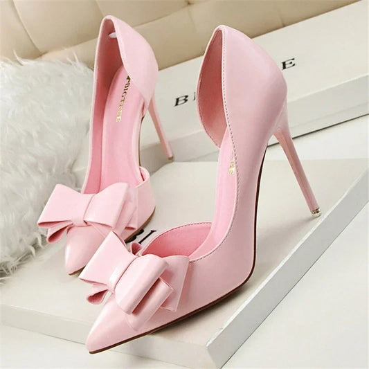 Emelina | Chique pumps met strikdetail en puntige neus
