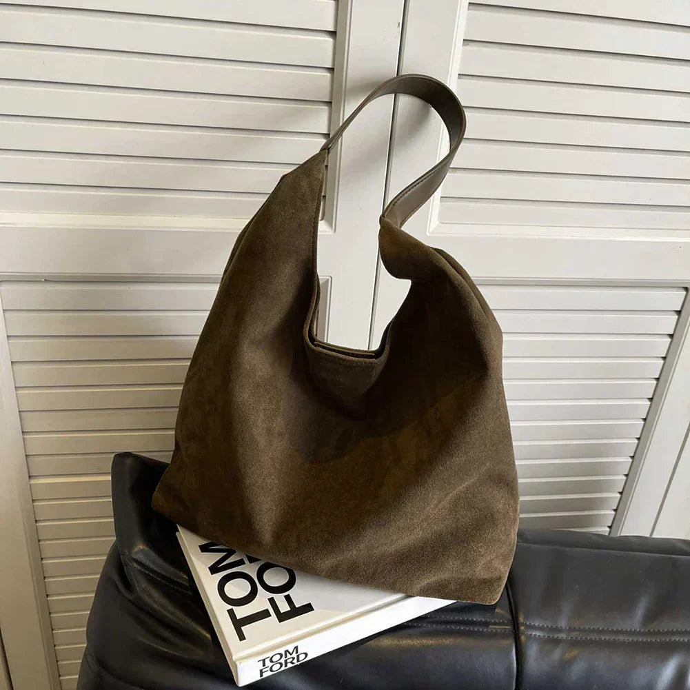 Oakley – De Must-Have Suède Tas van Dit Seizoen