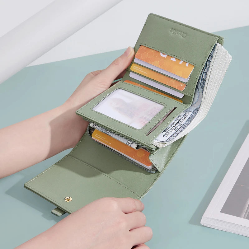 Joyce | Groene Splitleder Portemonnee met Gesp Detail