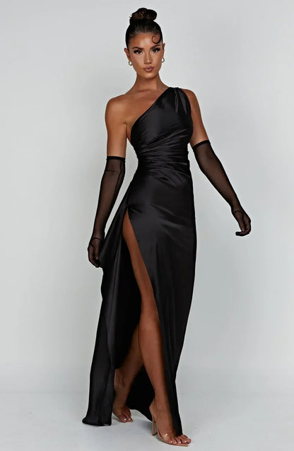 Parker – De Luxe One-Shoulder Satijnen Splitjurk