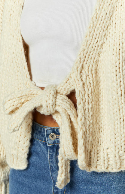 Chayenne | Dames gebreid herfst vest met striksluiting en luxe breisteek