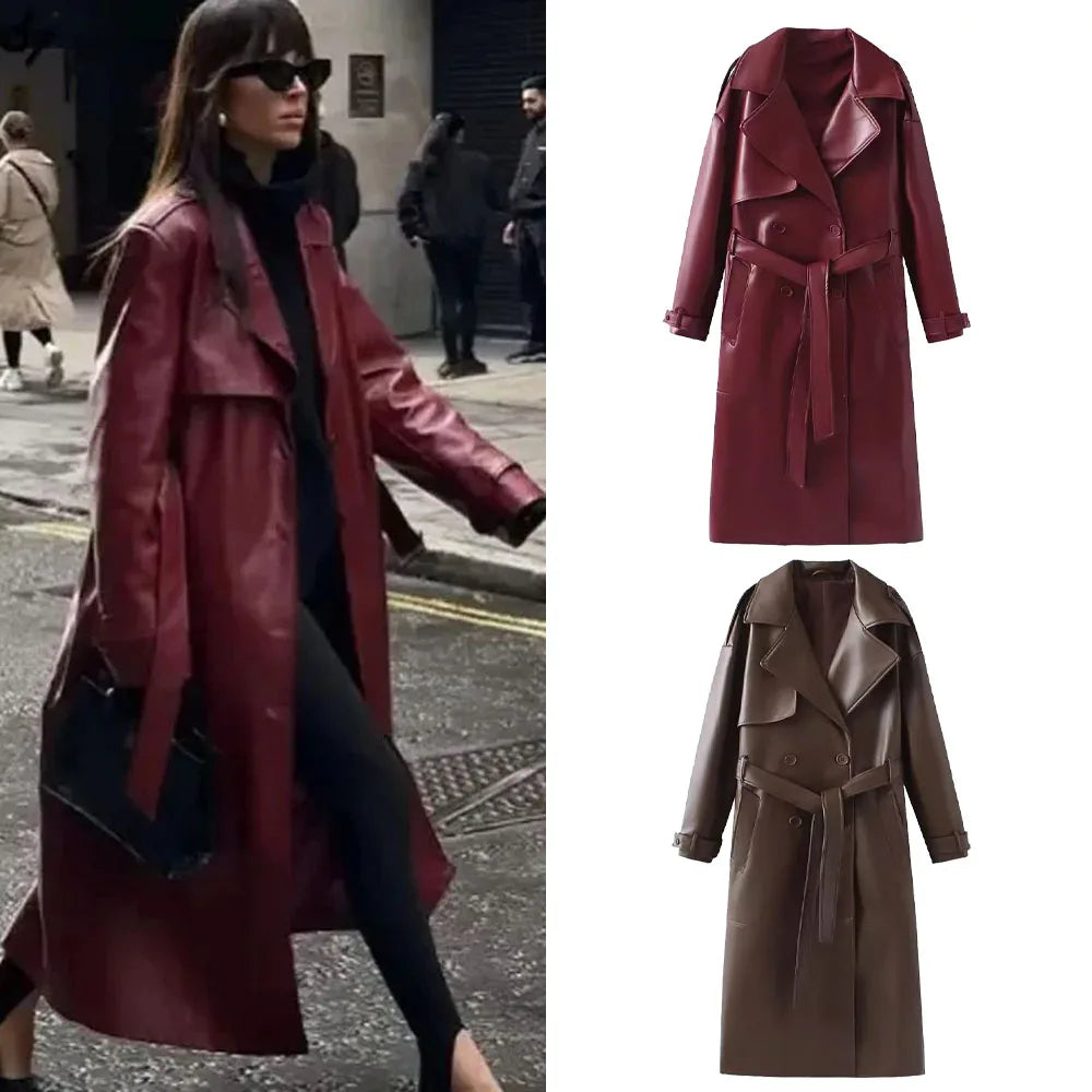 PEARL – Bordeauxrode Faux Leather Coat met Retro Silhouet