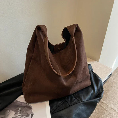 Oakley – De Must-Have Suède Tas van Dit Seizoen